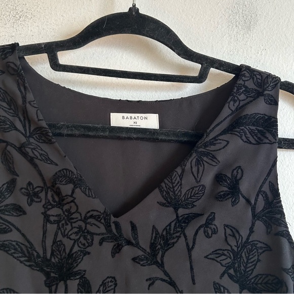 Aritzia Babaton Sz XS Murphy Black Floral Embroidered Sleeveless Blouse - Picture 7 of 11
